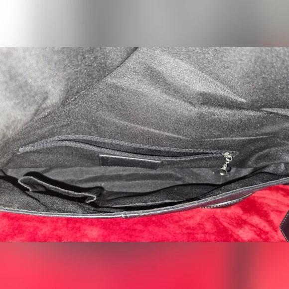 Coach Y2K Hampton Black Leather Crossbody/Shoulder Bag w/Buckle on Flap Closure - Picture 8 of 11